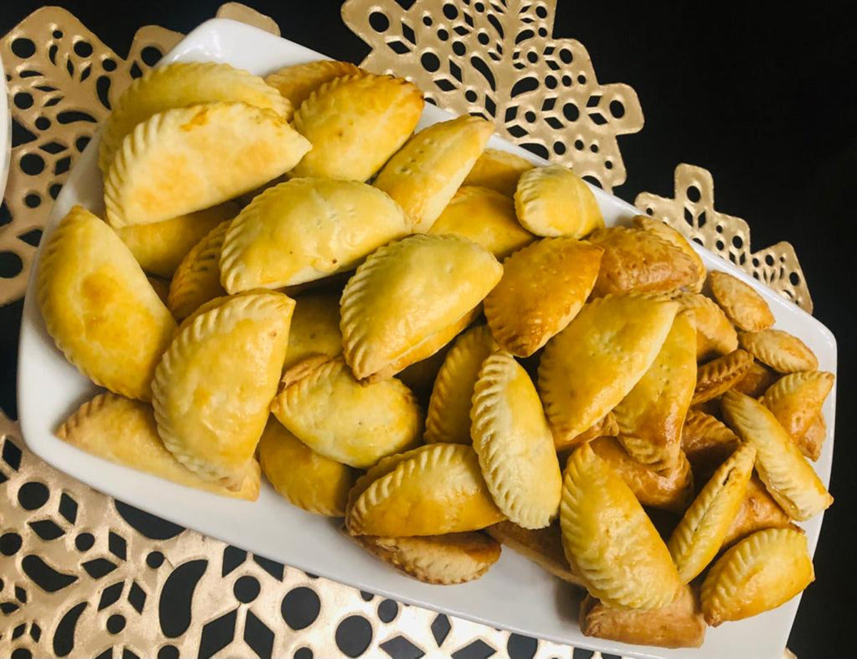 2-in-1 Manual Dough Press. Dumpling Empanada Pastries Maker.